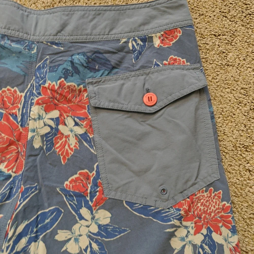 Patagonia‎ Mens 32 Board Shorts Blue Floral Tropical Scalloped Hem Stretch Swim